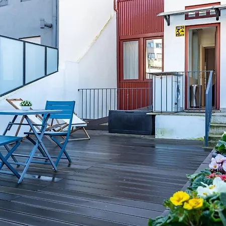 Intimate Downtown With Terrace - D Lägenhet
