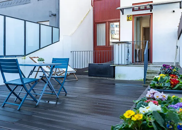 Intimate Downtown With Terrace - D