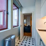Intimate Downtown With Terrace - D Apartment *