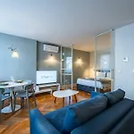 Intimate Downtown With Terrace - D Porto