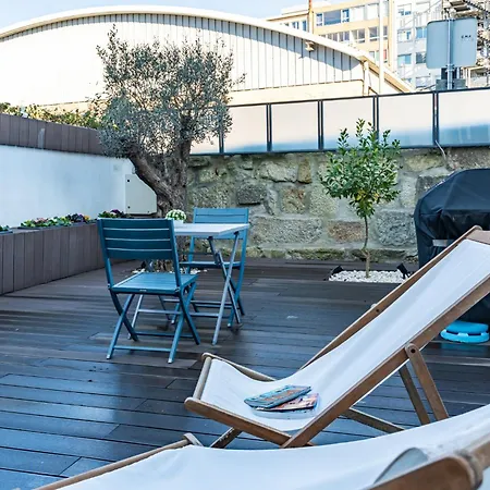 Intimate Downtown With Terrace - D Porto