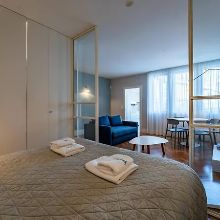 Intimate Downtown With Terrace - D