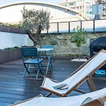 Intimate Downtown With Terrace - D Apartamento
