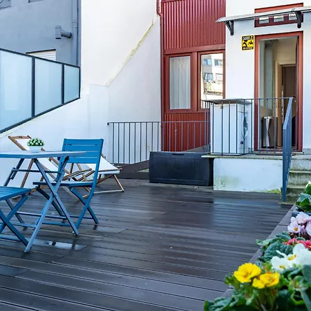 Intimate Downtown With Terrace - D