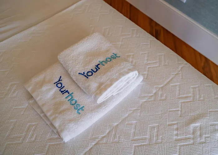 Intimate Downtown With Terrace - D Appartamento